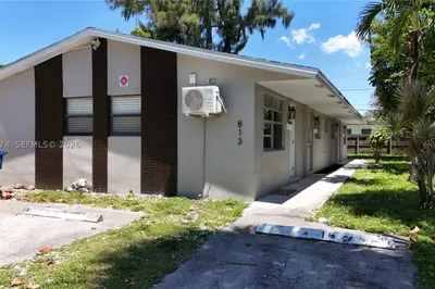 813 SW 29th St 1