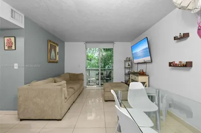 104 SW 9th St #305