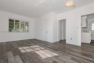8340 Crespi Blvd #20 1