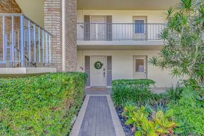 5560 Tamberlane Circle #127 1