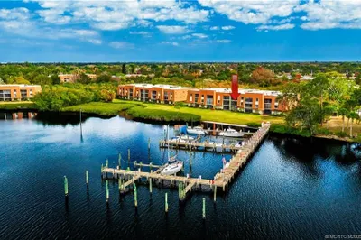 Enjoyable nature and boating scenery