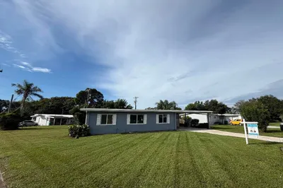 168 SE Prima Vista Boulevard 1