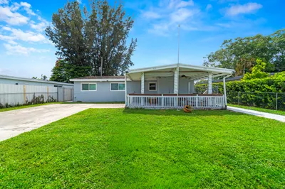 735 Hibiscus Drive 1