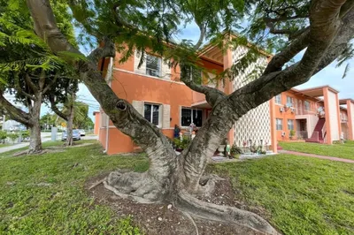 3591 SW 10th Street #12b 1