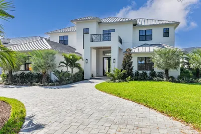 2220 Greenbriar Boulevard 1