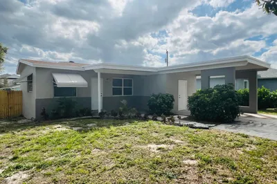 702 SW 2nd Street 1