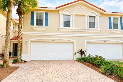 4406 NE Windmill Palm Way 1
