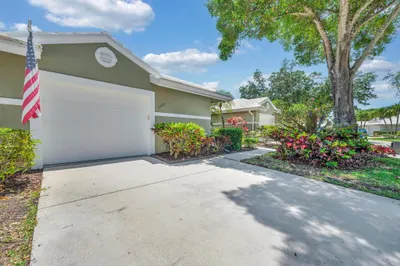 2433 SW Foxpoint Trail 1