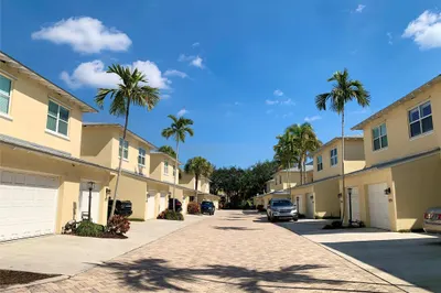 826 SE 4th Court 1