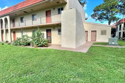 Corner unit, first floor