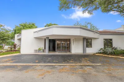 7351 Pines Boulevard 1