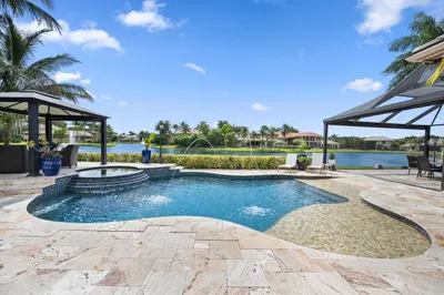 10771 Versailles Boulevard 1