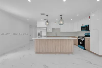 19425 NW 39th Ave 1