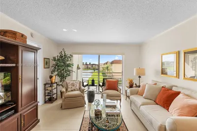 8950 Sunrise Lakes Blvd #309 1