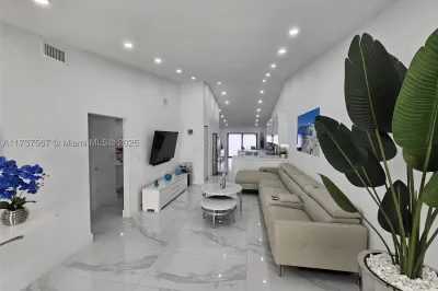 2733 W 55th Pl 1