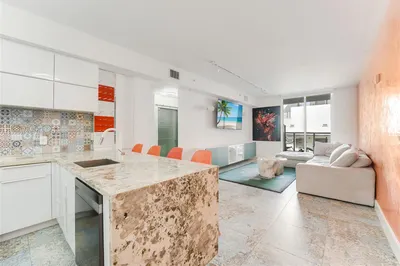2020 Prairie Ave #403 1