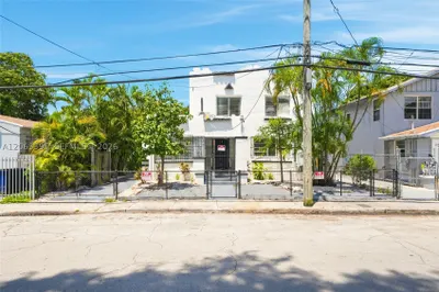 128 NW 9th Ave #7 1