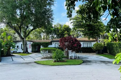 9460 SW 9th Ter 1