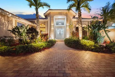 392 Coconut Cir 1