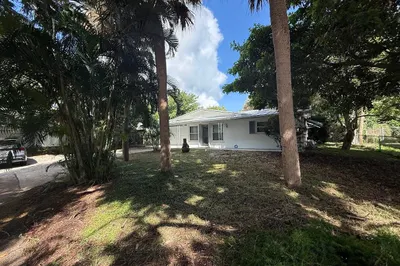 2109 NE Flamingo Terrace 1