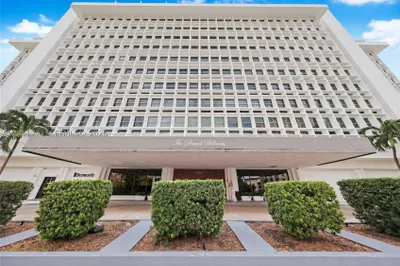 700 Biltmore Way #610 1