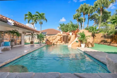 2900 NW 25th Way 1