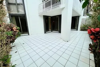 4000 TOWERSIDE TE #305 1