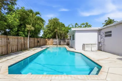 230 NW 55th St 1