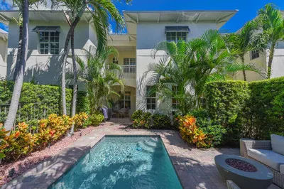 1014 Bay Street 1