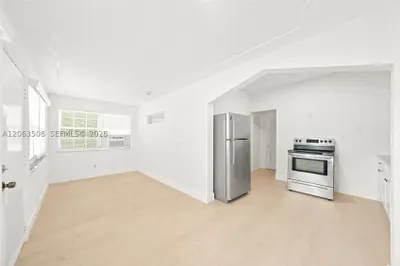 119 NE 56th St #2 1