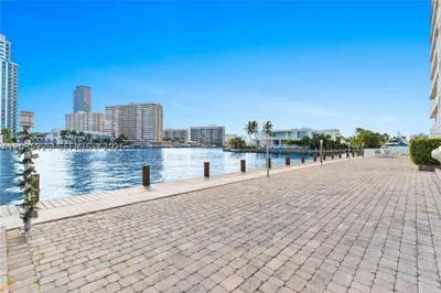 121 Golden Isles Dr #904 1