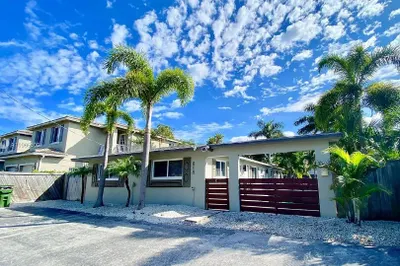618 NE 20th Street #1 1