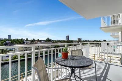 427 Golden Isles Drive #5j 1
