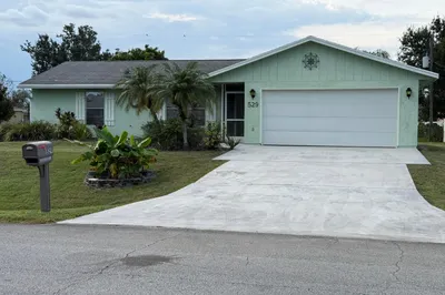 529 SW Violet Avenue 1