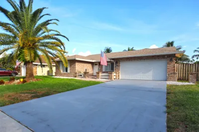 9480 NW 10th St 1