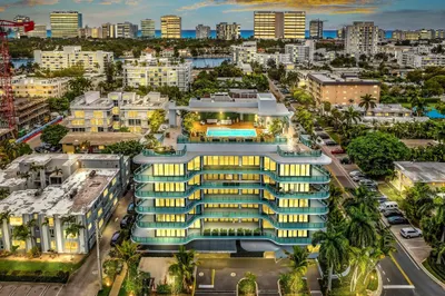 9901 W Bay Harbor Dr #304 1