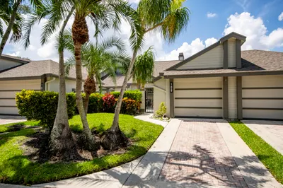 109 Landings Boulevard 1