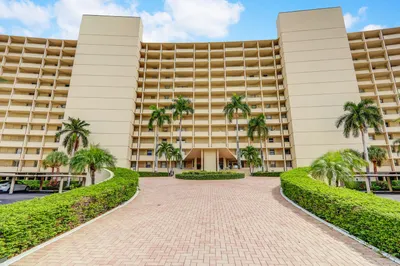 132 Lakeshore Drive #1117 1