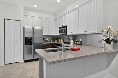 290 NE 5TH Avenue #4 1