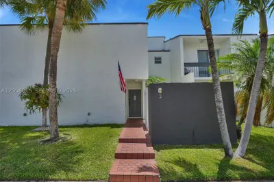 9177 Fontainebleau Blvd #3 1