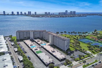 801 Lake Shore Drive #204 1