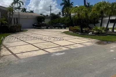 600 Hibiscus Dr 1
