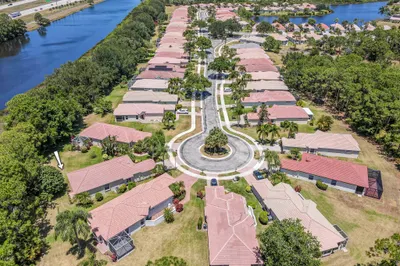 606 SW Treasure Cove