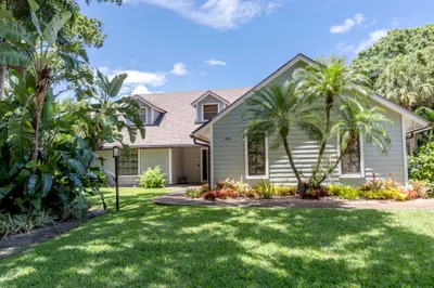 1091 SE Buttonwood Circle 1
