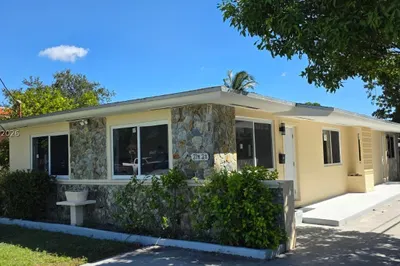 21 NW 32nd Ct 1