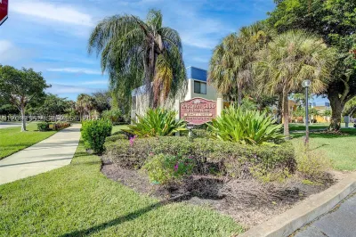 165 Lakeview Dr #201 1