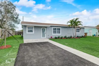 520 SW 13th Place 1