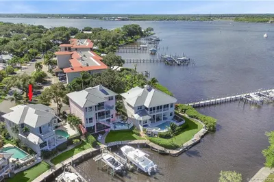 548 SW Saint Lucie Crescent 1