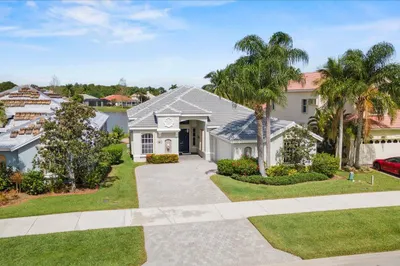 614 SW Lake Charles Circle 1