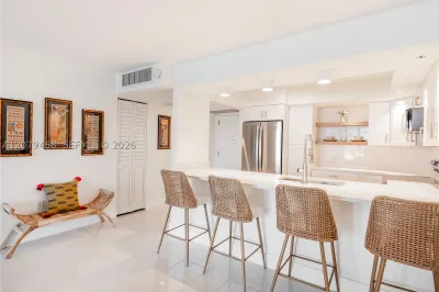 5701 Collins Ave #307 1